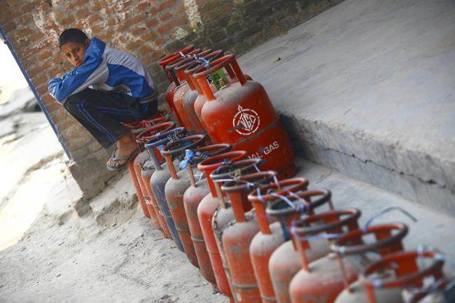 https://archive.nepalitimes.com/assets/uploads/gallery/b0cd2-waiting-for-gas.jpg