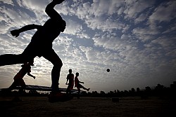 https://archive.nepalitimes.com/image.php?&width=250&image=/assets/uploads/gallery/18cb8-Football-in-Tundikhel.jpg