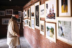 https://archive.nepalitimes.com/image.php?&width=250&image=/assets/uploads/gallery/3a0bc-Photo-exhibiotn-at-Patan-Museum.jpg