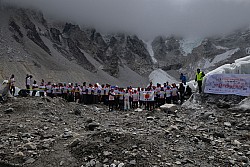 https://archive.nepalitimes.com/image.php?&width=250&image=/assets/uploads/gallery/4b304-Everest-Base-Camp-Start.jpg