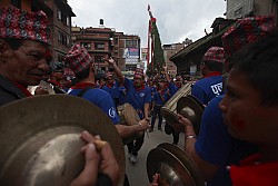 https://archive.nepalitimes.com/image.php?&width=250&image=/assets/uploads/gallery/6d22b-Rato-Machhindranath-pulling.jpg