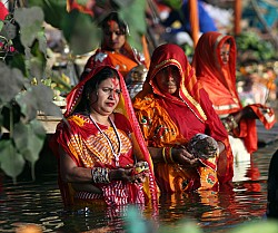 https://archive.nepalitimes.com/image.php?&width=250&image=/assets/uploads/gallery/742cb-Devotees-during-Chhath.jpg
