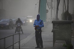 https://archive.nepalitimes.com/image.php?&width=250&image=/assets/uploads/gallery/e88c5-Traffic-police-during-dust-storm.JPG
