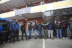 https://archive.nepalitimes.com/image.php?&width=250&image=/assets/uploads/gallery/2678d-Fake-doctors-arrested.jpg