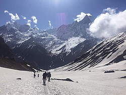 https://archive.nepalitimes.com/image.php?&width=250&image=/assets/uploads/gallery/27e8f-tourists-in-annapurna.jpg