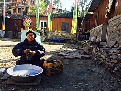 https://archive.nepalitimes.com/image.php?&width=250&image=/assets/uploads/gallery/49618-Tibetan-refugee-in-Syabrubesi-camp.jpg