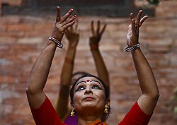 https://archive.nepalitimes.com/image.php?&width=250&image=/assets/uploads/gallery/5eb22-bharat-natyam.jpg