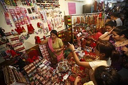 https://archive.nepalitimes.com/image.php?&width=250&image=/assets/uploads/gallery/6d13a-teej-shopping.JPG