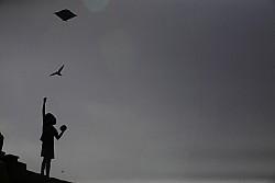 https://archive.nepalitimes.com/image.php?&width=250&image=/assets/uploads/gallery/79172-kid-flying-a-kite.jpg