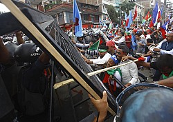 https://archive.nepalitimes.com/image.php?&width=250&image=/assets/uploads/gallery/7b201-Protests-in-front-of-Singha-Darbar.jpg