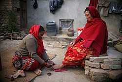 https://archive.nepalitimes.com/image.php?&width=250&image=/assets/uploads/gallery/88306-Bungamati-s-nail-cutter.jpg