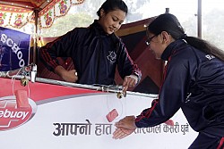 https://archive.nepalitimes.com/image.php?&width=250&image=/assets/uploads/gallery/8ca4e-handwash.jpg