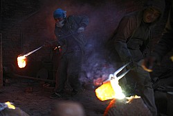 https://archive.nepalitimes.com/image.php?&width=250&image=/assets/uploads/gallery/93785-Men-at-work.jpg