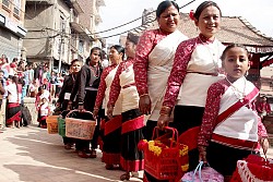 https://archive.nepalitimes.com/image.php?&width=250&image=/assets/uploads/gallery/ac02f-newari-ladies.jpg