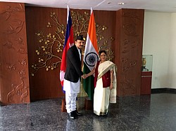 https://archive.nepalitimes.com/image.php?&width=250&image=/assets/uploads/gallery/b074f-meeting-FM.jpg