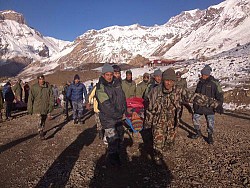 https://archive.nepalitimes.com/image.php?&width=250&image=/assets/uploads/gallery/d1397-avalanche-2.jpg