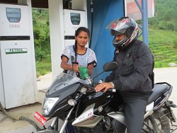 https://archive.nepalitimes.com/image.php?&width=250&image=/assets/uploads/gallery/ef48e-Lady.JPG